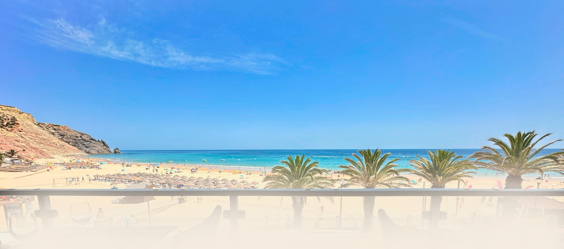 Vista da esplanada do restaurante A Concha sobre a praia e o Atlântico